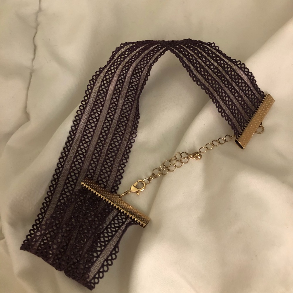 Lace choker